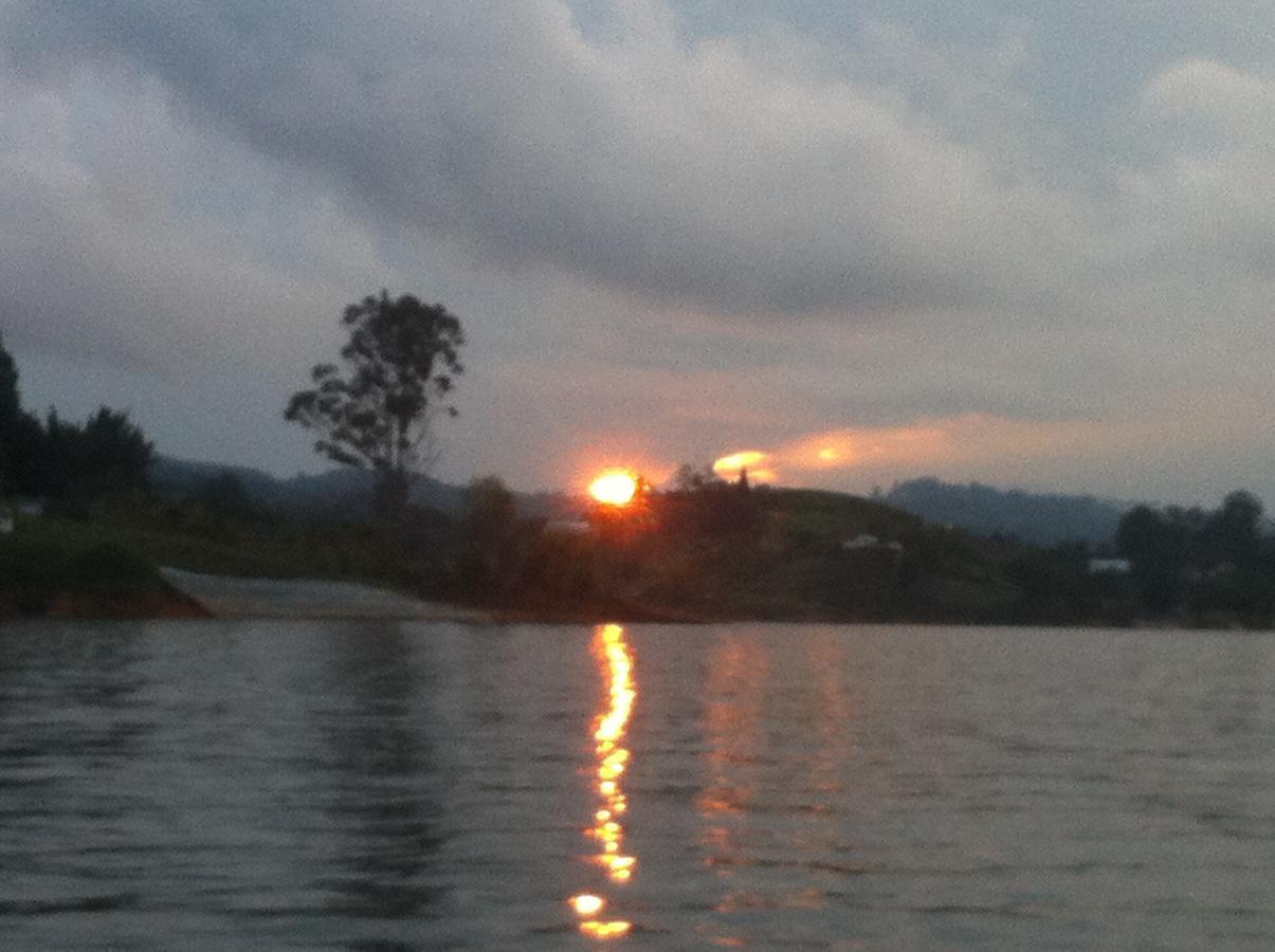 Guatapé Casa Finca Tipica The Lake Hotel מראה חיצוני תמונה